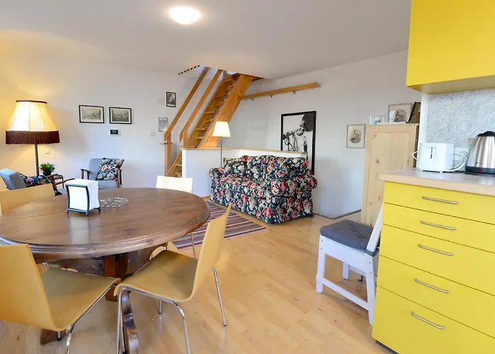House With Courtyard & Parking Close To Stadtpark *