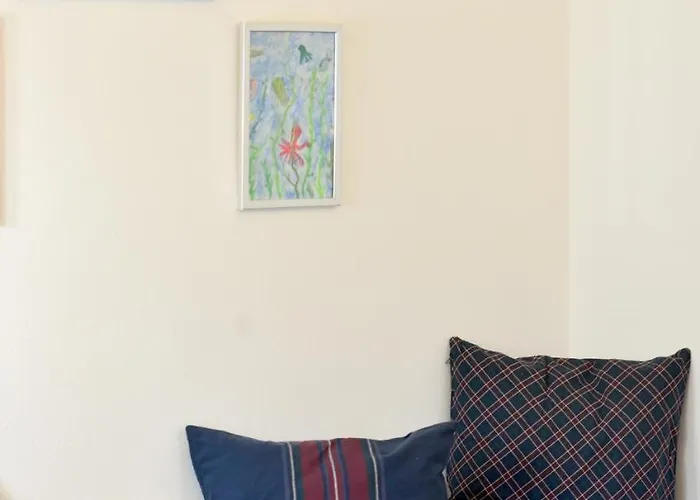House With Courtyard & Parking Close To Stadtpark Будинок відпочинку