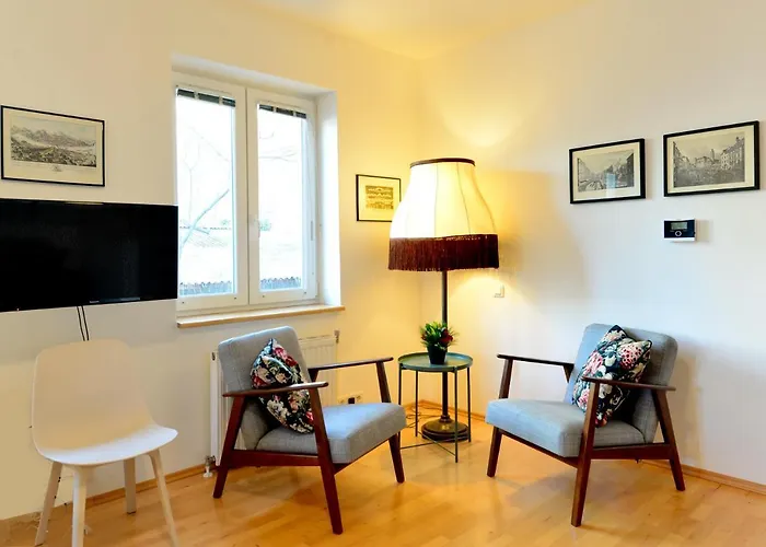 House With Courtyard & Parking Close To Stadtpark Відень