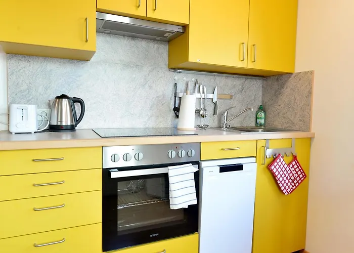 House With Courtyard & Parking Close To Stadtpark Відень