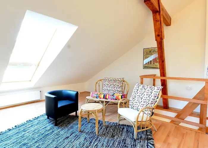 House With Courtyard & Parking Close To Stadtpark *