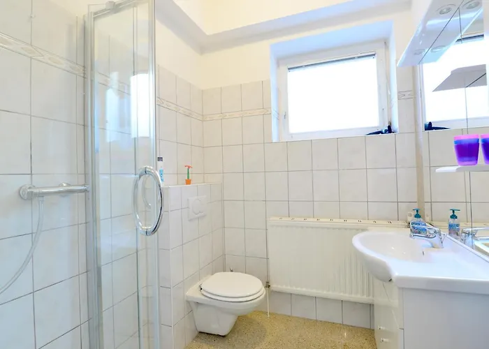 House With Courtyard & Parking Close To Stadtpark *