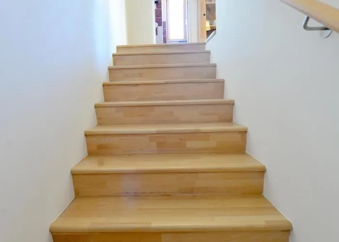 House With Courtyard & Parking Close To Stadtpark