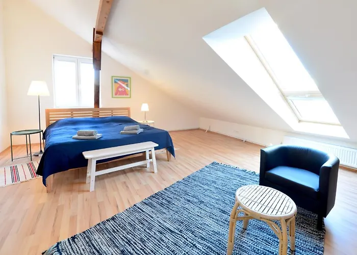 House With Courtyard & Parking Close To Stadtpark