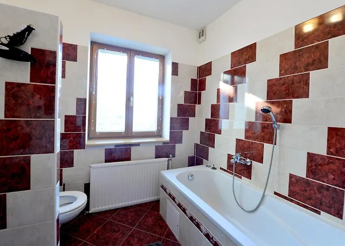 House With Courtyard & Parking Close To Stadtpark Будинок відпочинку *