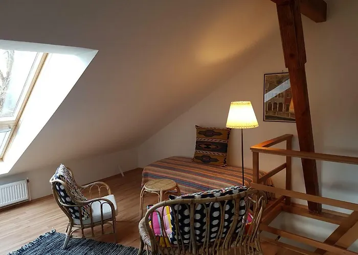 Будинок відпочинку House With Courtyard & Parking Close To Stadtpark Відень