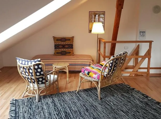 House With Courtyard & Parking Close To Stadtpark 度假居 *