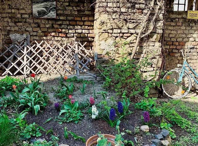 House With Courtyard & Parking Close To Stadtpark 度假居 *